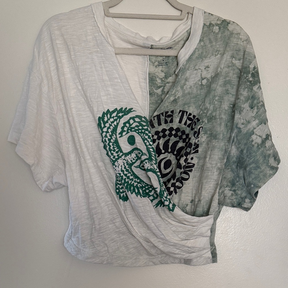 Pilcro White & Sage Green Graphic Short Sleeve Top